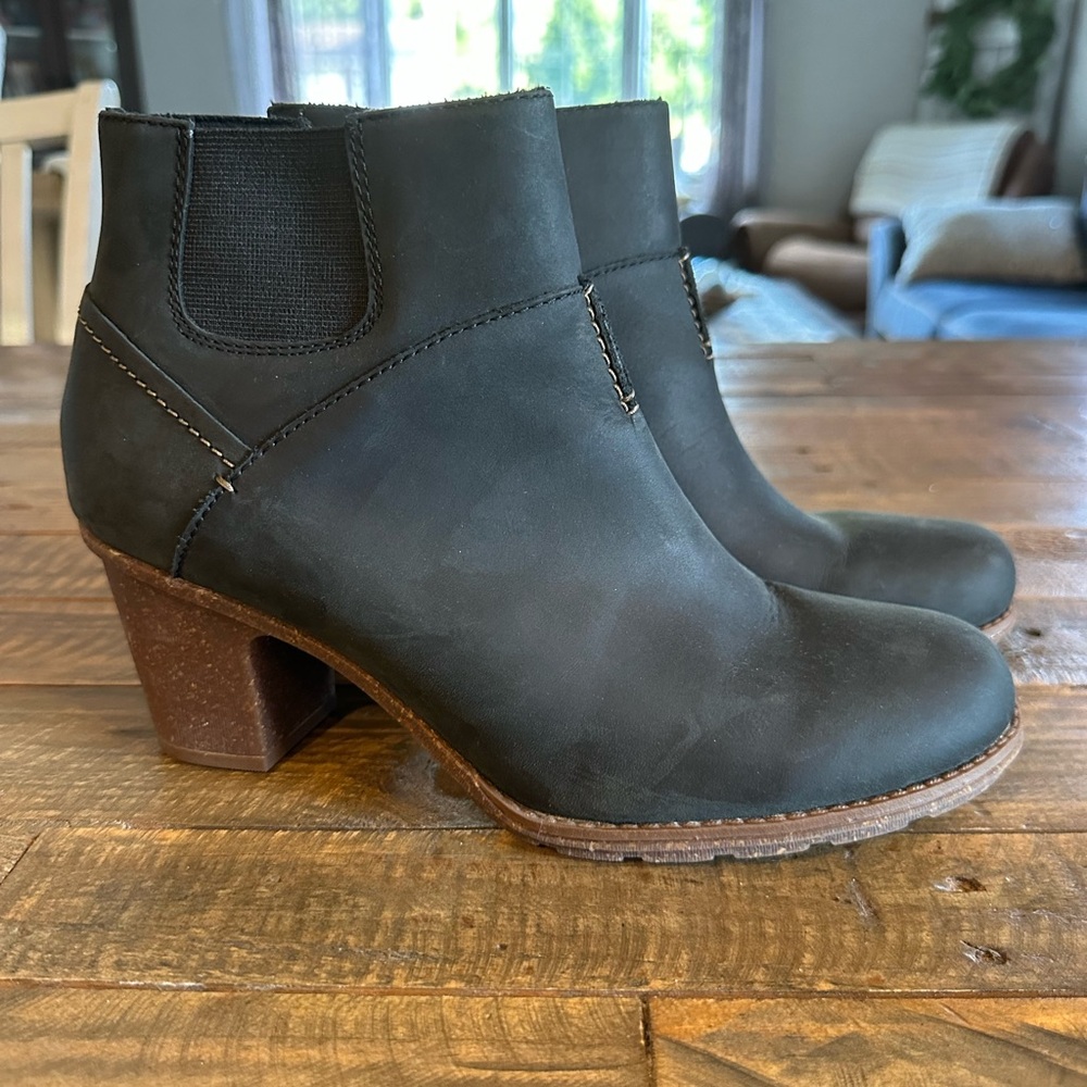 Clarks Sashlin Black Leather Ankle Boots Size 9.5